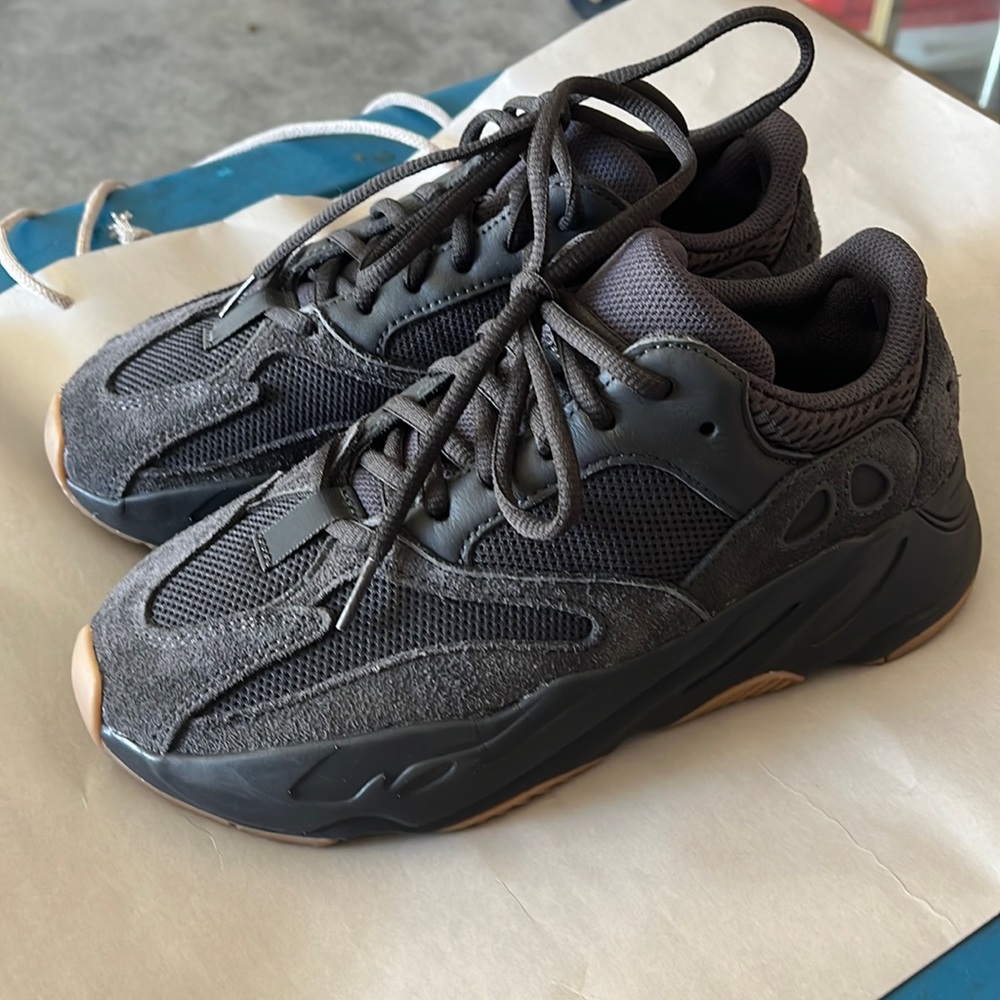 Yeezy boost 700